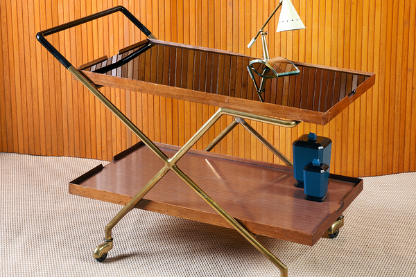 Where Should a Bar Cart Be Placed? 3 Strategic Spots